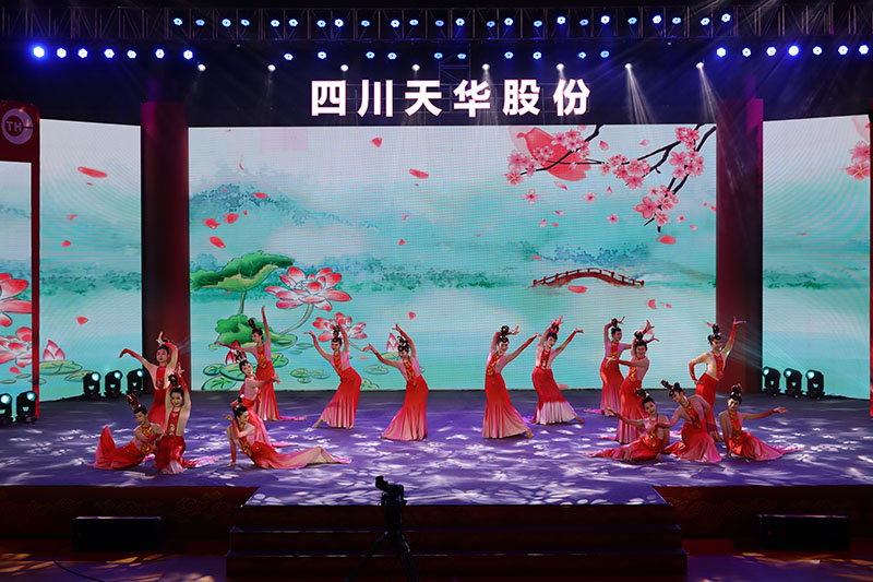 08 舞蹈：宏图锦鲤.jpg